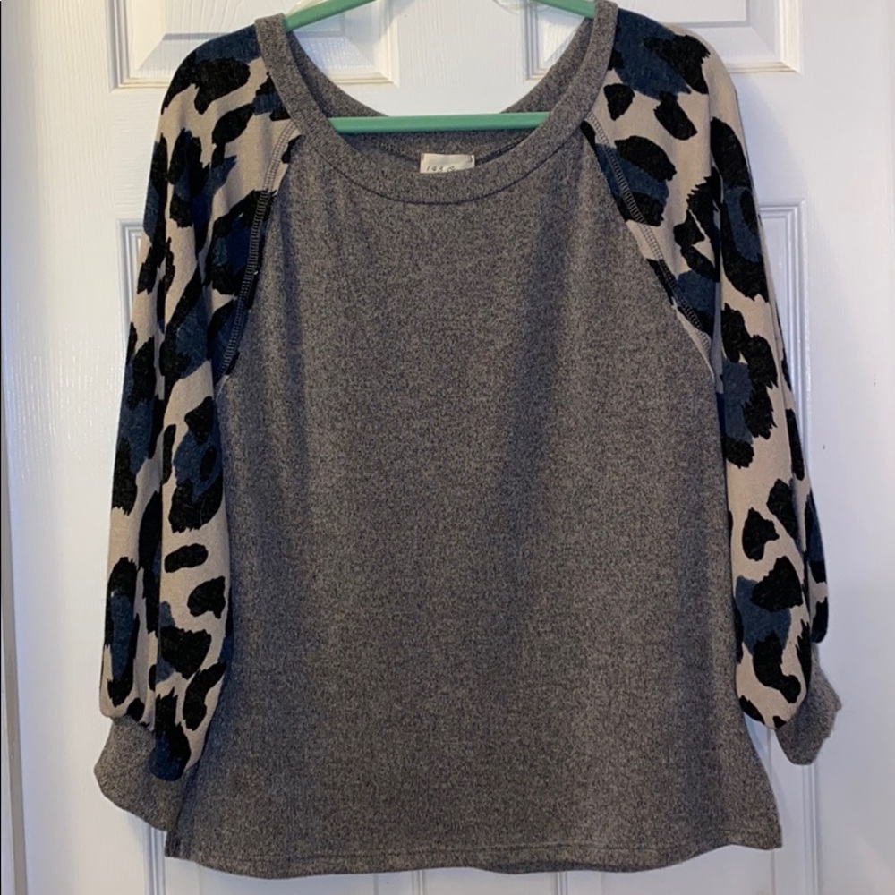 Grey sweater with cheetah print sleeves